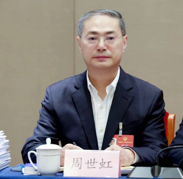 极目锐评丨委员建议废止劳务派遣制度，最关键在于清除“同工不同酬”