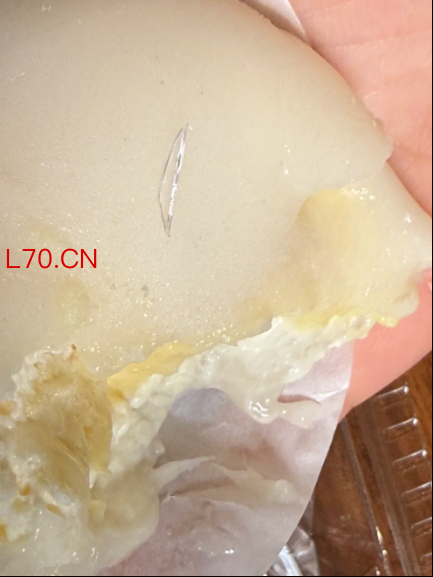  （消费者在榴莲大福中发现不明碎片）