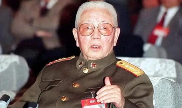 健在资历最老的海军司令, 他接了刘华清上将的班, 如今快100岁
